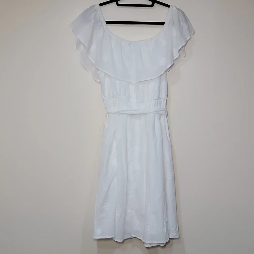 Off the shoulder white embroidered dress - Picture 3 of 7